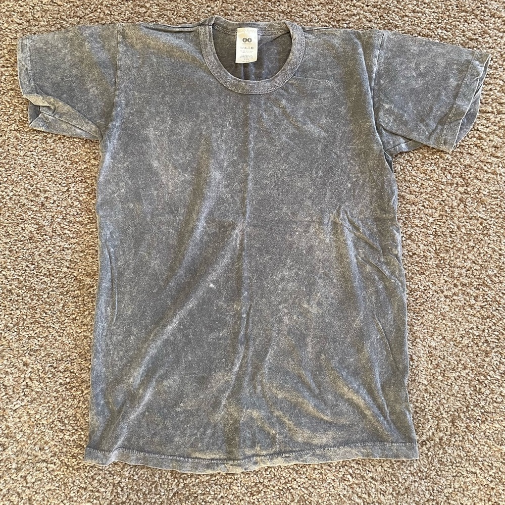 Small men’s charcoal t shirt